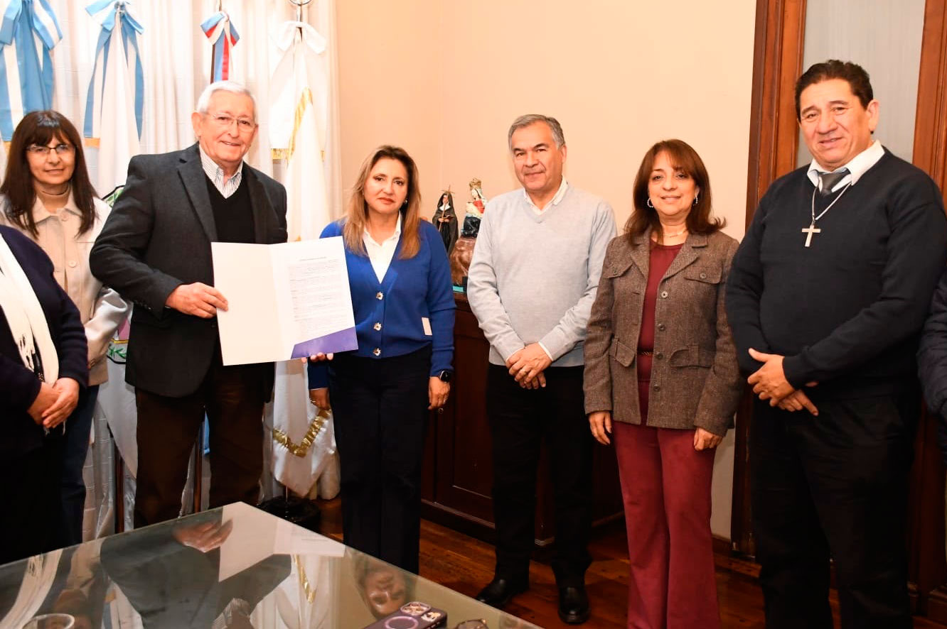 La intendente Fuentes se reunio con directivos de la asociacion civil Social Templanza
